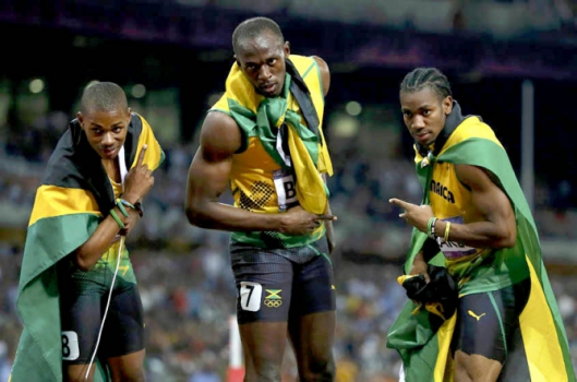 Olimpíadas 2012 - Londres - Warren Weir, Bolt e Yohan Blake posam depois dos 200m na final.