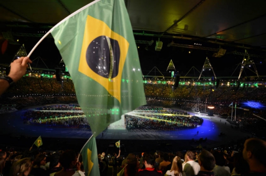 Olimpíadas 2012 - Londres - Bandeiras do Brasil na abertura.