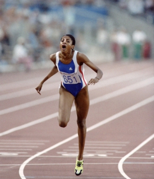Olímpiadas 1992 - Barcelona - velocista francesa Marie- Jose Perec termina 400m das mulheres na frente da velocista ucraniana Olga Bryzgina , ganhando o ouro olímpico