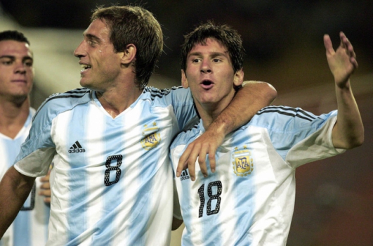 2005 - Messi é eleito o melhor jogador do Mundial Sub-20 e comanda a Argentina na conquista do título