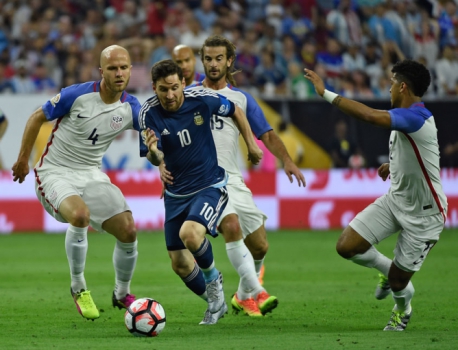 No dia 21 de junho de 2016 ajuda a classificar a Argentina para a final da Copa América: 4 a 0 sobre os Estados Unidos