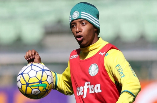 Peça-chave de Cuca, Tchê Tchê só joga menos que Prass no Brasileiro