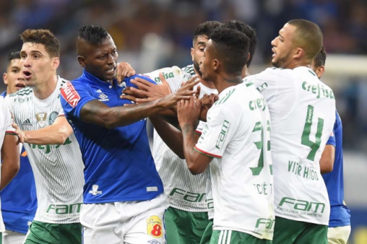 ATUAÇÕES: Trio da Raposa desmonta marcação verde