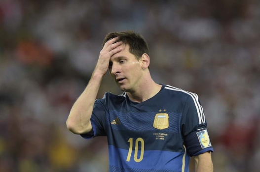 Messi disputa sua primeira final de Copa. Argentina perdeu para a Alemanha na prorrogação e craque não conseguiu ter destaque.