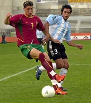 Cristiano Ronaldo começou a se destacar nas categorias de base de Portugal no início dos anos 2000