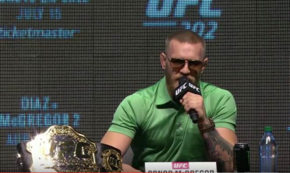 Conor McGregor fala em coletiva de imprensa promocional do UFC 202