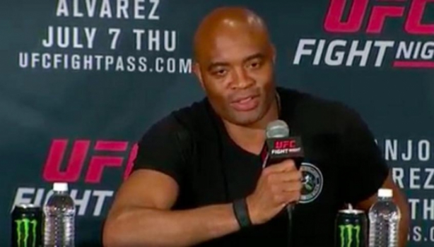 Anderson Silva fala em coletiva de imprensa do UFC 200
