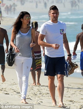 Jennifer - mulher do Giroud,da França