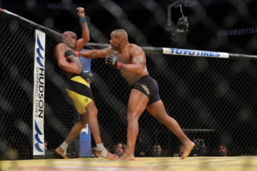 Anderson Silva perdeu para Daniel Cormier na decisão