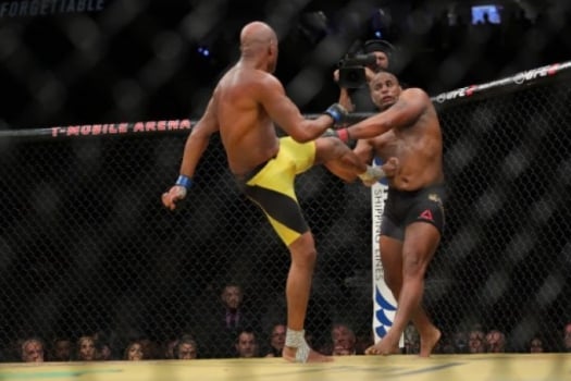 Anderson Silva perdeu para Daniel Cormier na decisão