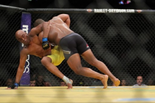 UFC 200: Anderson Silva perdeu para Daniel Cormier na decisão
