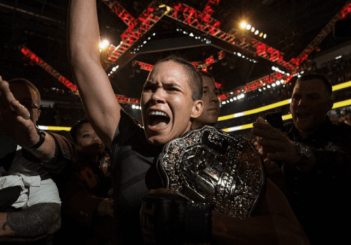Amanda Nunes comemora conquista de título do UFC