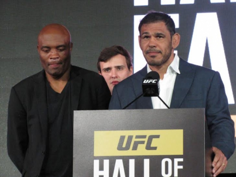Rodrigo Minotauro recebe homenagem de Anderson Silva e Rogério Minotouro e entra no Hall da Fama do UFC