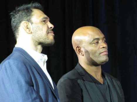 Rodrigo Minotauro recebe homenagem de Anderson Silva e Rogério Minotouro e entra no Hall da Fama do UFC