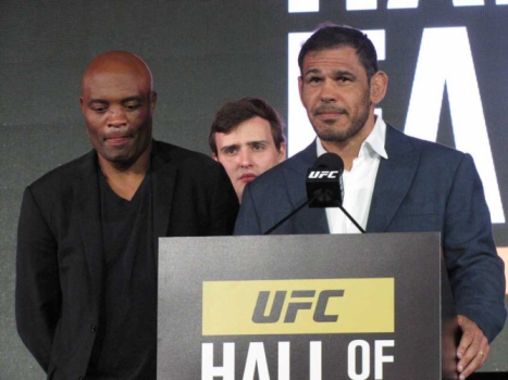 Rodrigo Minotauro recebe homenagem de Anderson Silva e Rogério Minotouro e entra no Hall da Fama do UFC