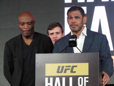 Rodrigo Minotauro recebe homenagem de Anderson Silva e Rogério Minotouro e entra no Hall da Fama do UFC