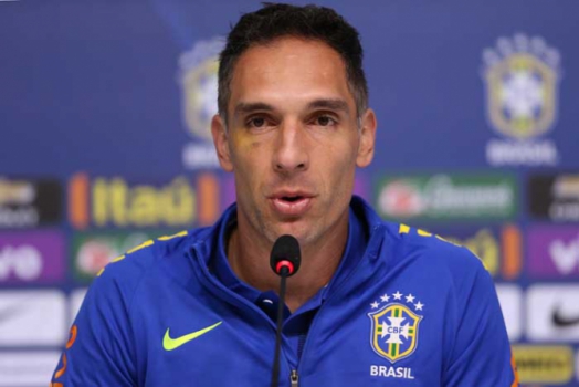 Gabigol provoca Prass: 'Sempre faço no Palmeiras'. Goleiro revida à altura