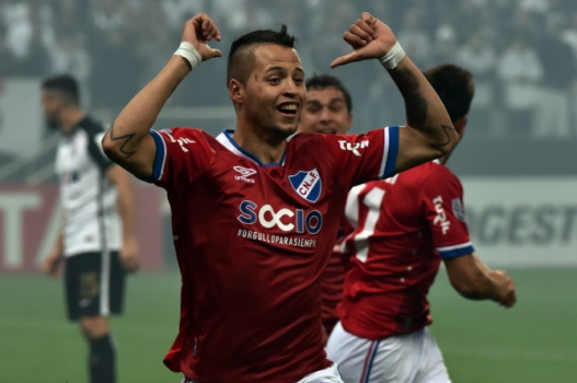 O atacante uruguaio Nico López, um dos destaques do Nacional na Libertadores, fechou com o Internacional