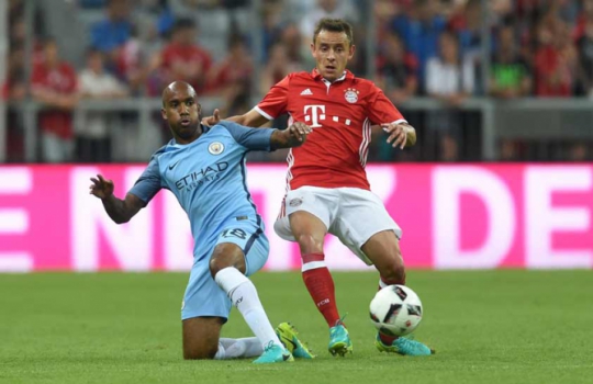 Delph - Manchester City x Bayern de Munique