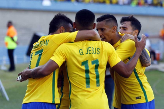 Vestiário da Seleção teve discurso de Neymar e emoção por corte de Prass 