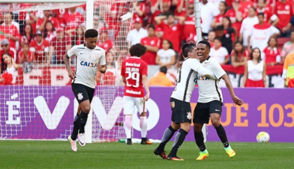 'Briga pela ponta e por vagas na Libertadores no BR é eletrizante'