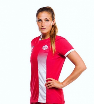 Shelina, jogadora de futebol do Canadá