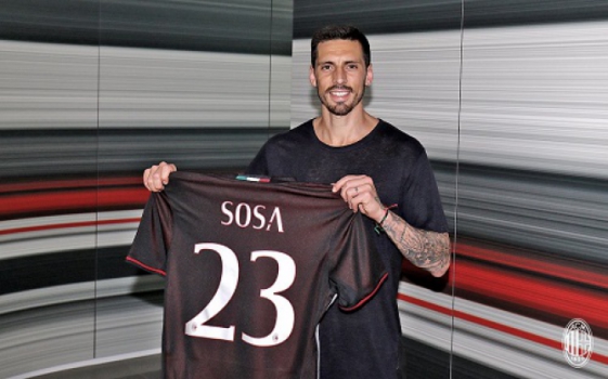 Sosa é apresentado no Milan