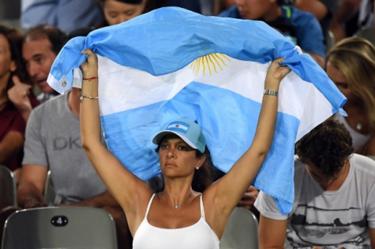 Torcedora argentina apoia Del Potro na final do tênis