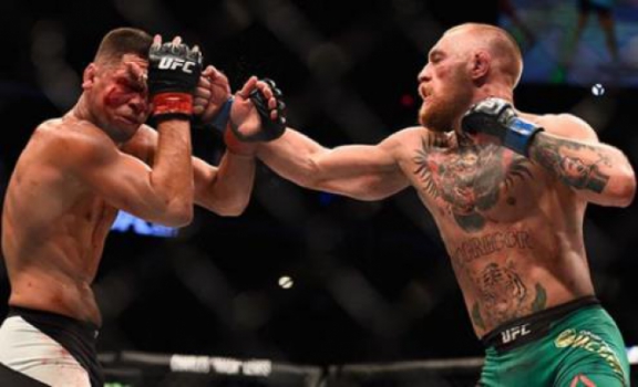 McGregor derrotou Nate Diaz na decisão majoritária