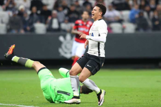 Marlone faz a diferença e Corinthians bate o Vitória com recordes na Arena