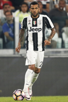 Daniel Alves trocou o Barcelona pela italiana Juventus