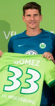 O experiente atacante alemão Mario Gomez foi para o Wolfsburg