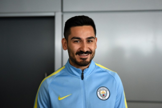 O meia Gundogan foi um dos pedidos de Guardiola para o Manchester City