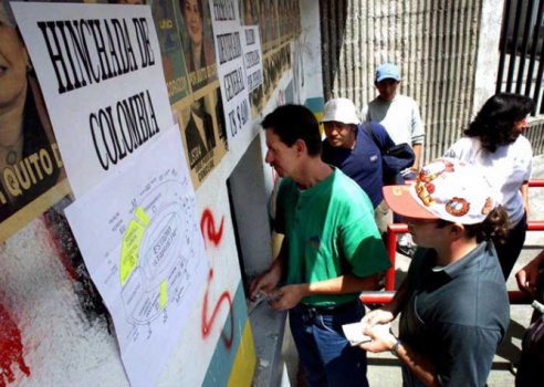 As bilheterias destinadas aos visitantes têm mapas com o entorno do estádio