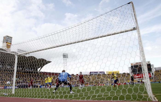 A rede do Estádio Olímpico Atahualpa. Brasil sonha em guardar algumas bolas lá