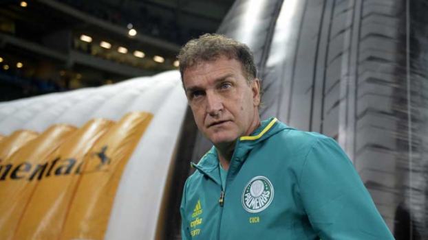 Cuca se irrita com 'minoria' que vaiou o Palmeiras e elogia as organizadas