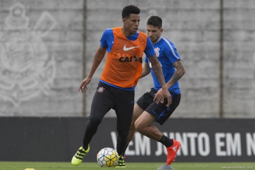 Gustavo volta a brilhar em treino do Timão, mas leva dura: 'Jogo é coletivo'