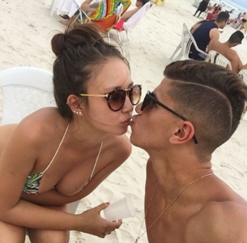 Vitor Bueno e namorada