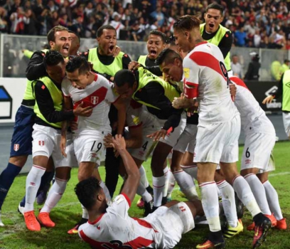 O Peru, de Paolo Guerrero, bateu o Equador por 2 a 1 e ainda respira nas Eliminatórias
