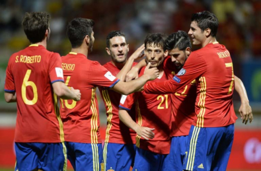 Já a Espanha atropelou Liechtenstein: 8 a 0