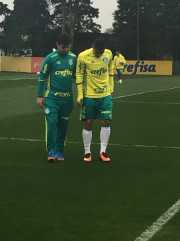 João Pedro sai antes de treino e pode atrapalhar plano de Cuca no Verdão