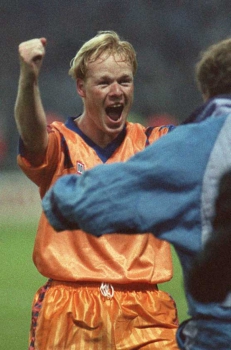 1992: Ronald Koeman marca na prorrogação e o Barcelona vence a Sampdoria por 1 a 0 na final