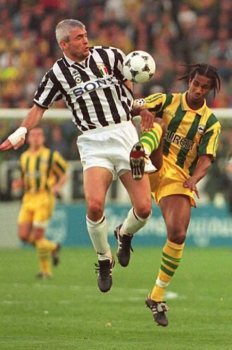 1996: Ravanelli ajudou a Juventus a ganhar a taça em 1996. Triunfo nos pênaltis sobre o Ajax