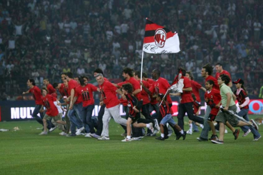 2007: Milan, dois anos depois, deu o troco no Liverpool, ganhando por 2 a 1
