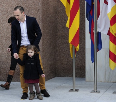 Iniesta renova contrato