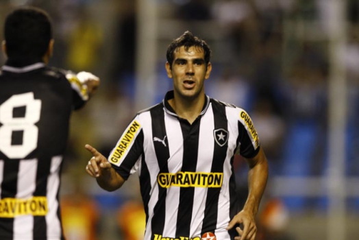 Companheiro de Loco Abreu no Botafogo, Herrera, que defendeu Corinthians, Vasco e Grêmio, empresta sua raça ao Rosario Central, da Argentina