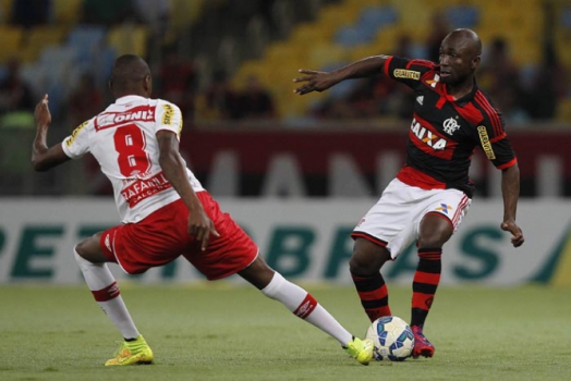 Ex-Palmeiras e Flamengo, lateral colombiano Pablo Armero tem vínculo com a Udinese, da Itália. Chegou a ser preso por violência doméstica
