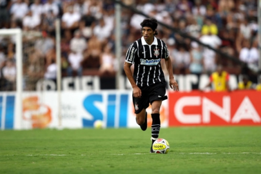 Atualmente no Belgrano, da Argentina, zagueiro Escudero defendeu Corinthians, Criciúma e Coritiba