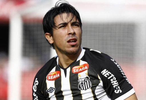 : O lateral-direito Jorge Fucile, hoje no Nacional do Uruguai, já defendeu o Santos