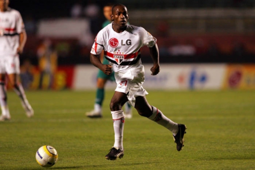 Lateral equatoriano Néicer Reasco foi titular no São Paulo. Está na LDU, do Equador